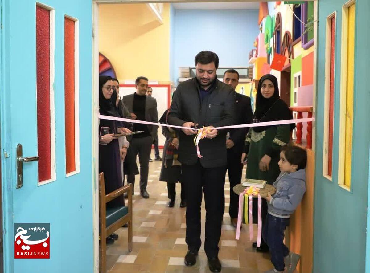  نخستین نمایشگاه «دستان هنرمند مادر»در مرکز مجتمع کانون قزوین افتتاح شد