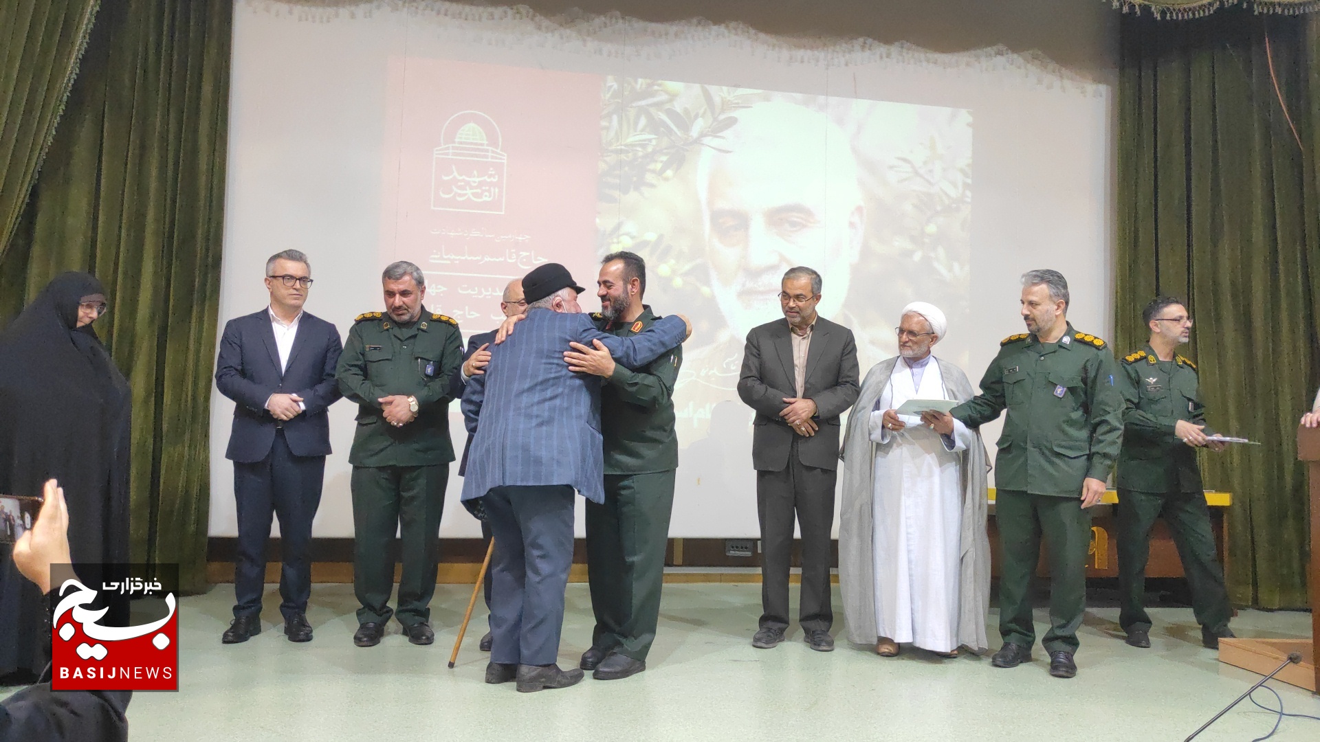 جامعه تشنه افرادی، چون سلیمانی است