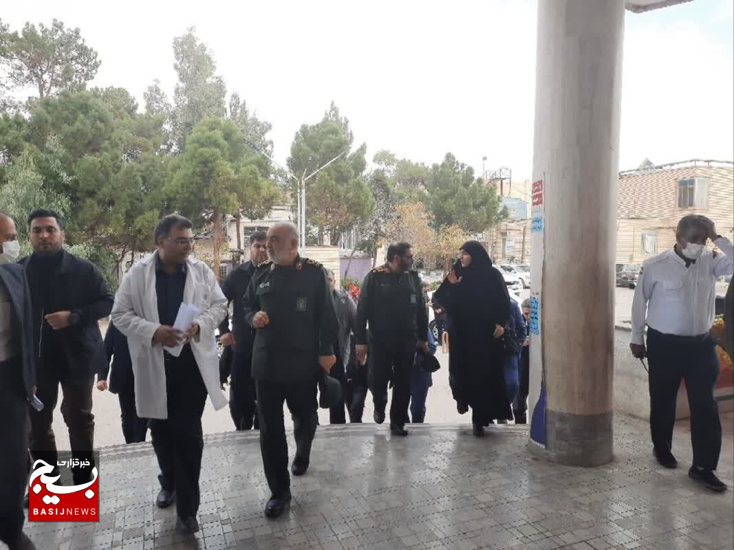 عیادت سردار سلامی و زینب سلیمانی از مجروحان حادثه تروریستی روز گذشته کرمان عیادت سردار سلامی و زینب سلیمانی از مجروحان حادثه تروریستی روز گذشته کرمان