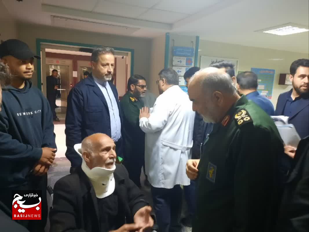 عیادت سردار سلامی و زینب سلیمانی از مجروحان حادثه تروریستی روز گذشته کرمان عیادت سردار سلامی و زینب سلیمانی از مجروحان حادثه تروریستی روز گذشته کرمان