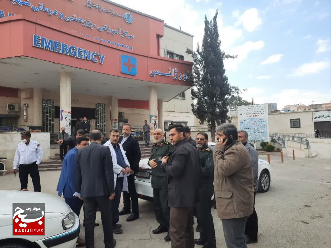 عیادت سردار سلامی و زینب سلیمانی از مجروحان حادثه تروریستی روز گذشته کرمان عیادت سردار سلامی و زینب سلیمانی از مجروحان حادثه تروریستی روز گذشته کرمان