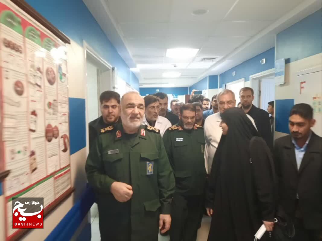 عیادت سردار سلامی و زینب سلیمانی از مجروحان حادثه تروریستی روز گذشته کرمان عیادت سردار سلامی و زینب سلیمانی از مجروحان حادثه تروریستی روز گذشته کرمان