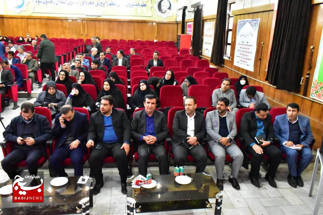 پیشکسوتان عرصه سوادآموزی در کهگیلویه و بویراحمد تجلیل شدند/ نرخ باسوادی در کهگیلویه و بویراحمد به ۹۷ درصد رسیده است