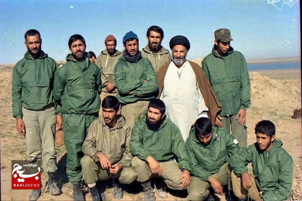 اهدای پرچم حضرت علی بن موسی الرضا (ع) به لشکر فجر، یکی از افتخارات بزرگ عملیات کربلای ۵ برای استان فارس است/ لشکر ۱۹ فجر، علمدار عملیات کربلای ۵ اهدای پرچم حضرت علی بن موسی الرضا (ع) به لشکر فجر، یکی از افتخارات بزرگ عملیات کربلای ۵ برای استان فارس است/ لشکر ۱۹ فجر، علمدار عملیات کربلای ۵