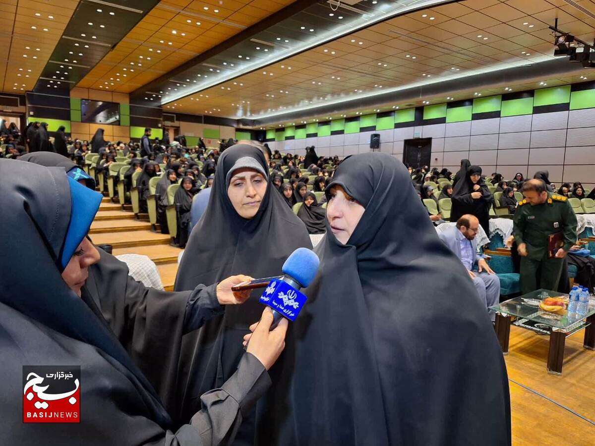 مینا بیابانی در یادواره ۱۶۵۴ شهیده زن خوزستان؛
زن عنصر تکامل دهنده جامعه بشری است
