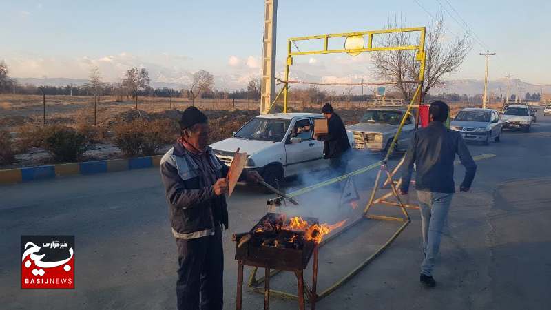 برپایی ایستگاه انقلاب به مناسبت آغاز دهه مبارک فجر در شهرکرد+عکس