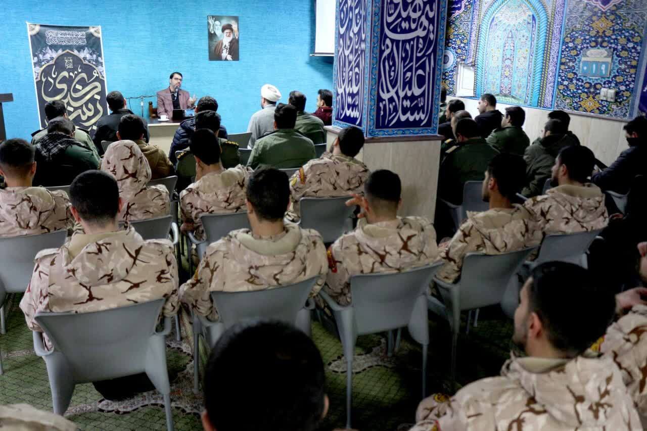 هر موقع دیدی دشمن در مقابلتان عربده می‌کشد بدانید که قدرتمندید