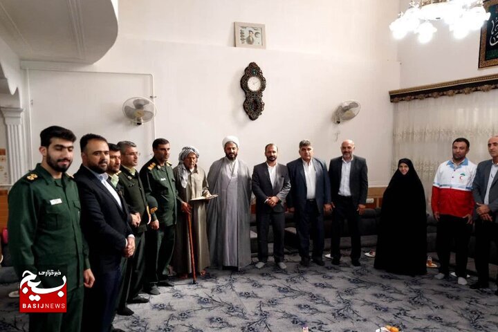مسئولان شهرستان دیلم با خانواده شهید «جواد عبادی» دیدار کردند مسئولان شهرستان دیلم با خانواده شهید «جواد عبادی» دیدار کردند