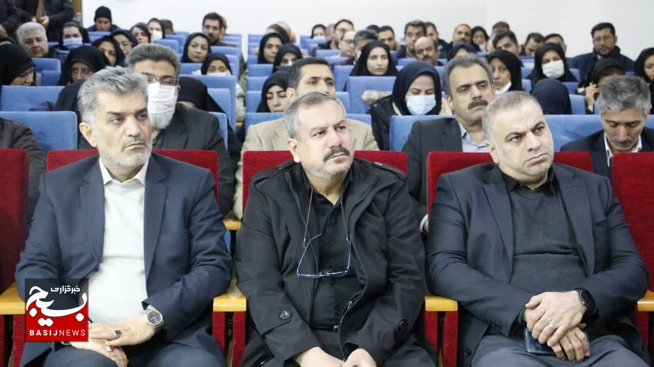 استقلال و عزت کشور از دست آورد‌های مهم انقلاب اسلامی است