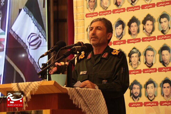 دشمن شکست خورده زبان به یاوهگویی گشوده است دشمن شکست خورده زبان به یاوهگویی گشوده است