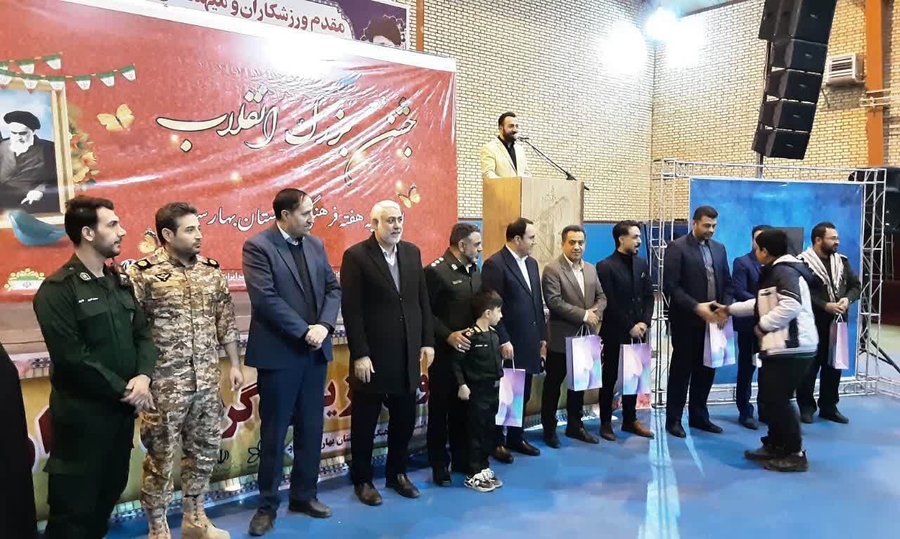 جشن انقلاب در سلطان آباد برگزار شد جشن انقلاب در سلطان آباد برگزار شد