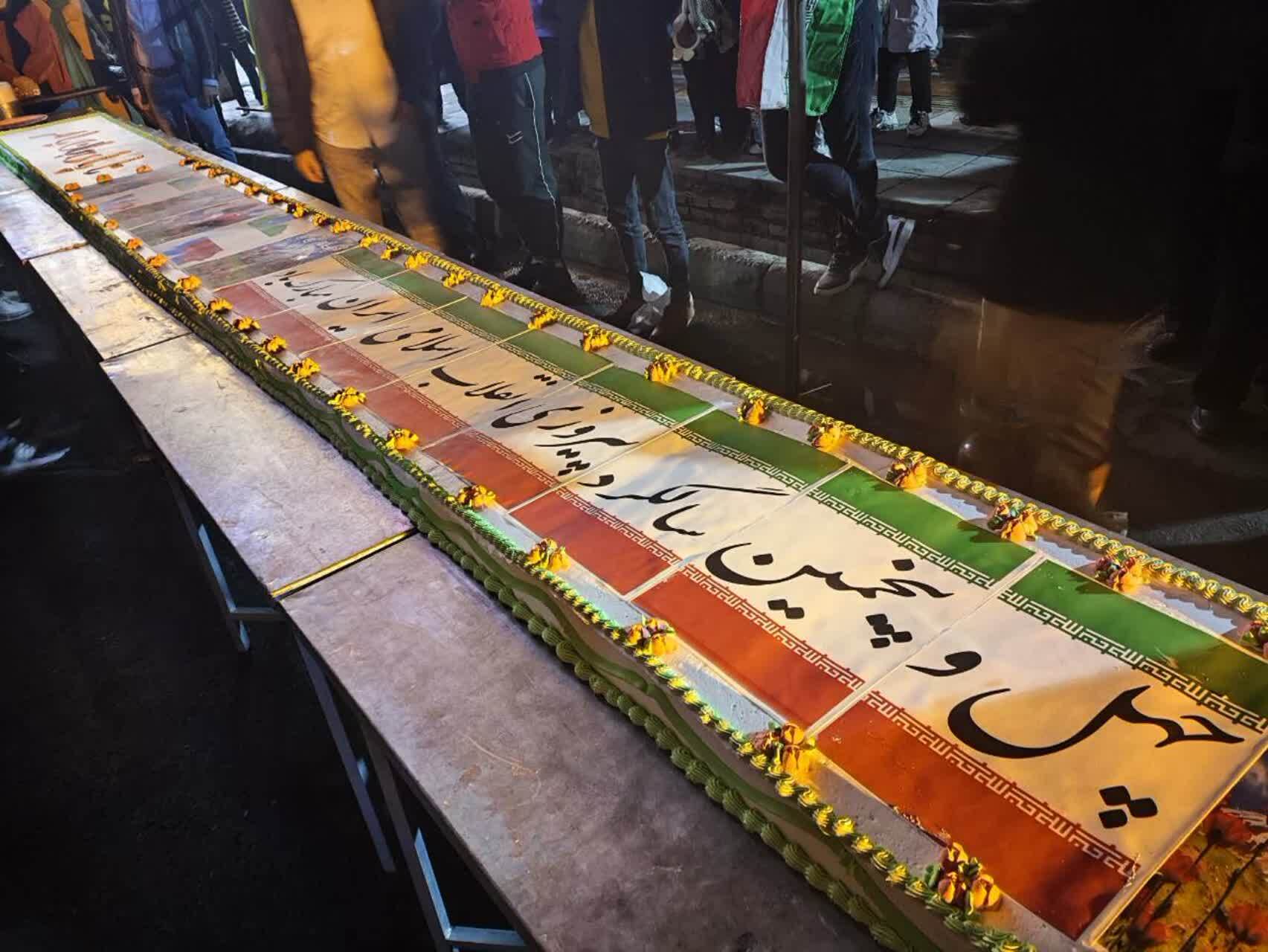 برش کیک ۴۵ سالگی انقلاب اسلامی در شهر گلستان