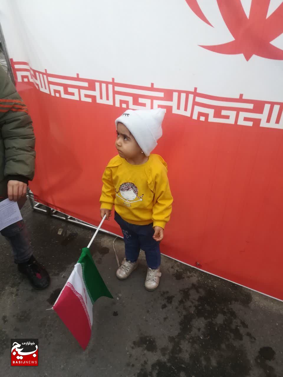 حضور حماسی مردم مشهدالرضا در راهپیمایی یوم الله ۲۲ بهمن/مشت محکم خراسانی‌ها‌ بر دهان استکبار جهانی+تصاویر و فیلم
