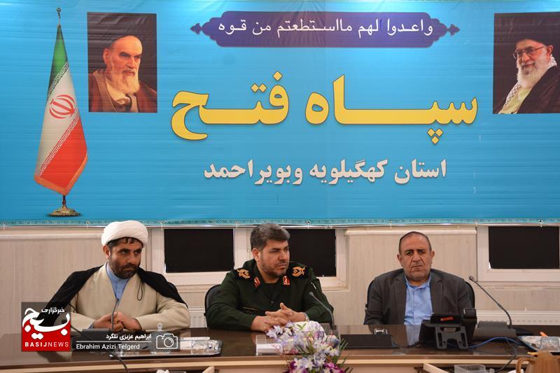 تجلیل مدیرکل تجلیل آموزش و پرورشی ها از فرمانده سپاه فتح به مناسبت روز پاسدار