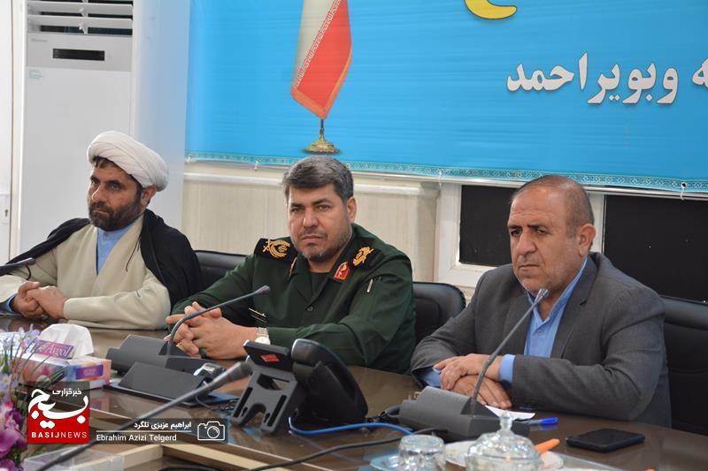تجلیل مدیرکل تجلیل آموزش و پرورشی ها از فرمانده سپاه فتح به مناسبت روز پاسدار