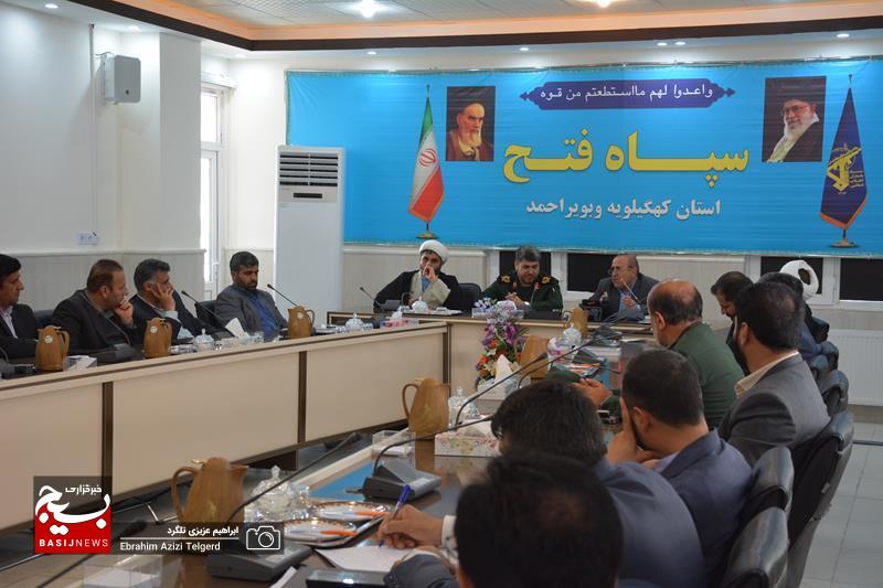 تجلیل مدیرکل تجلیل آموزش و پرورشی ها از فرمانده سپاه فتح به مناسبت روز پاسدار