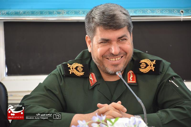 تجلیل مدیرکل تجلیل آموزش و پرورشی ها از فرمانده سپاه فتح به مناسبت روز پاسدار