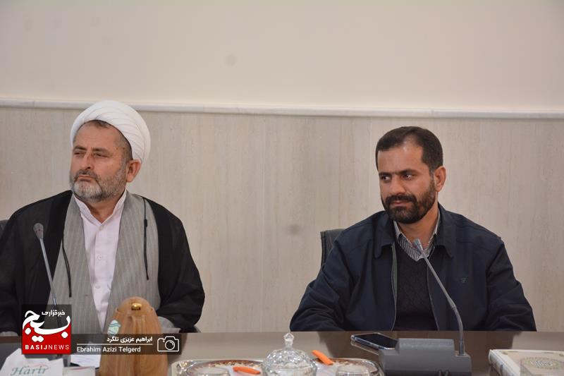 تجلیل مدیرکل تجلیل آموزش و پرورشی ها از فرمانده سپاه فتح به مناسبت روز پاسدار