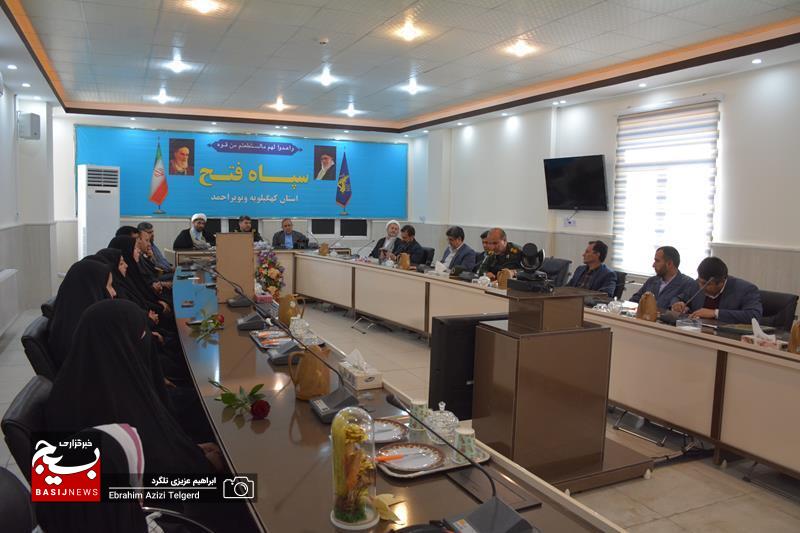 تجلیل مدیرکل تجلیل آموزش و پرورشی ها از فرمانده سپاه فتح به مناسبت روز پاسدار