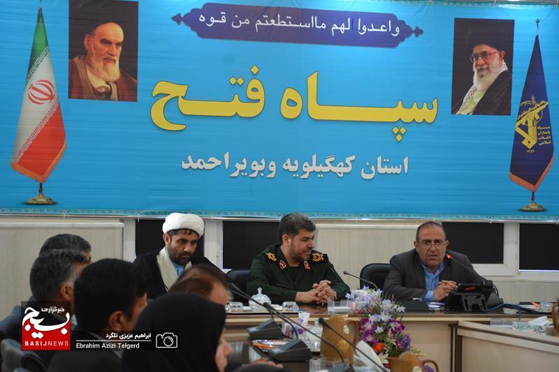 تجلیل مدیرکل تجلیل آموزش و پرورشی ها از فرمانده سپاه فتح به مناسبت روز پاسدار