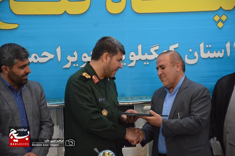 تجلیل مدیرکل تجلیل آموزش و پرورشی ها از فرمانده سپاه فتح به مناسبت روز پاسدار