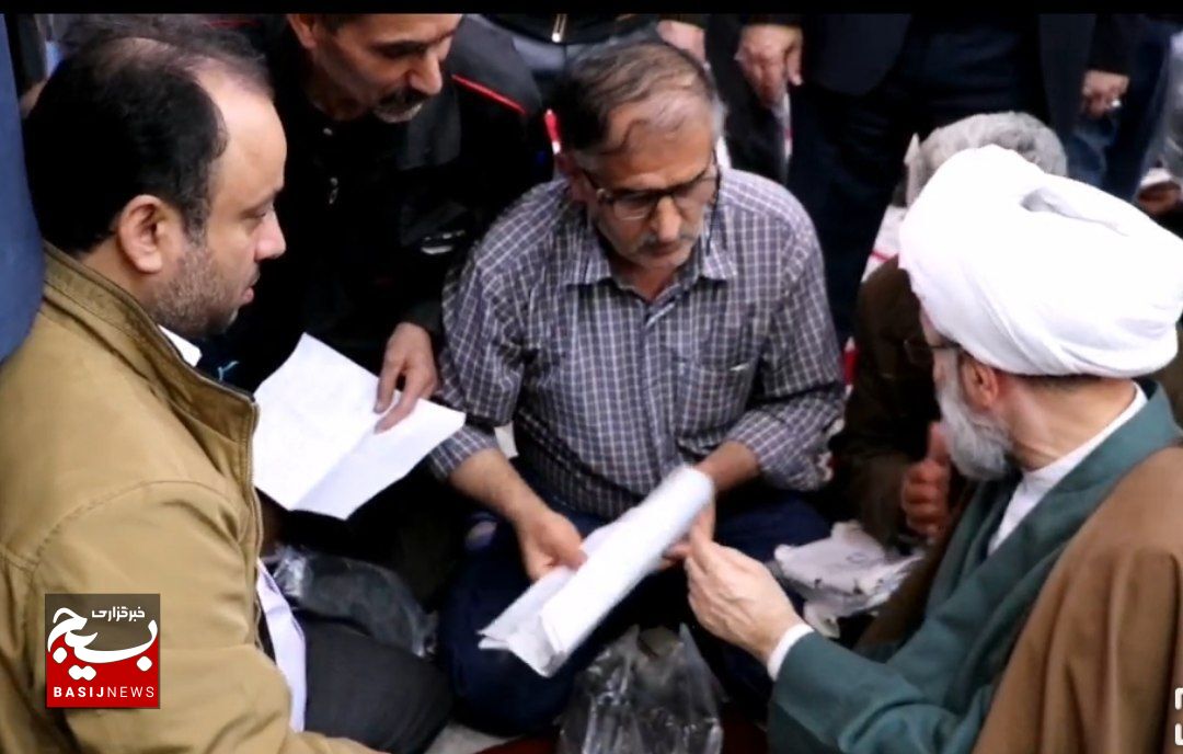 برگزاری میز خدمت جهادی در راستای ارتقای کارآمدی نظام اسلامی