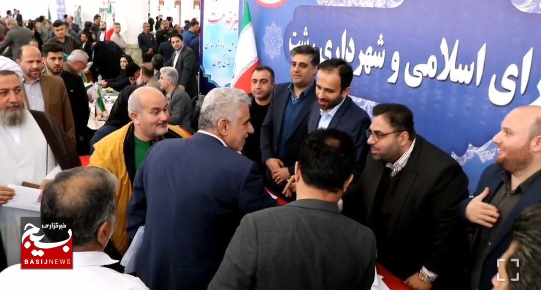برگزاری میز خدمت جهادی در راستای ارتقای کارآمدی نظام اسلامی