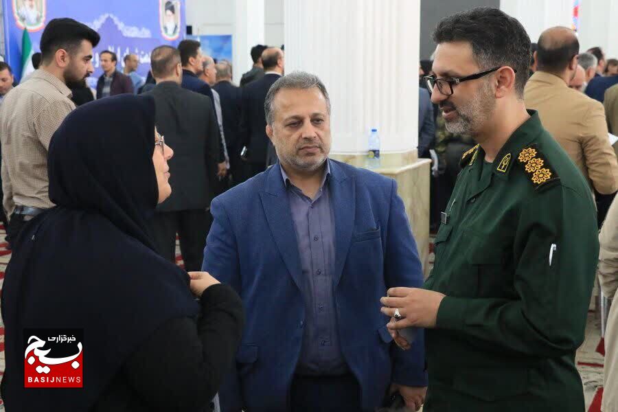 برگزاری میز خدمت جهادی در راستای ارتقای کارآمدی نظام اسلامی