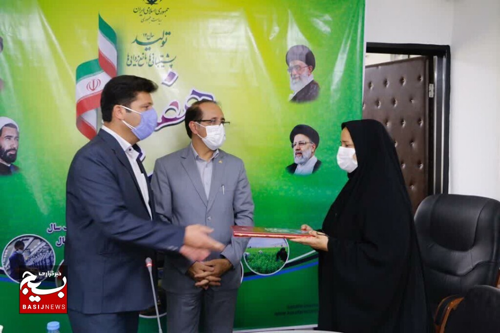 از اشتغالزایی برای ۴۰۰ بانوی شهری و روستایی تا معرفی به عنوان بانوی کارآفرین نمونه در  کشور