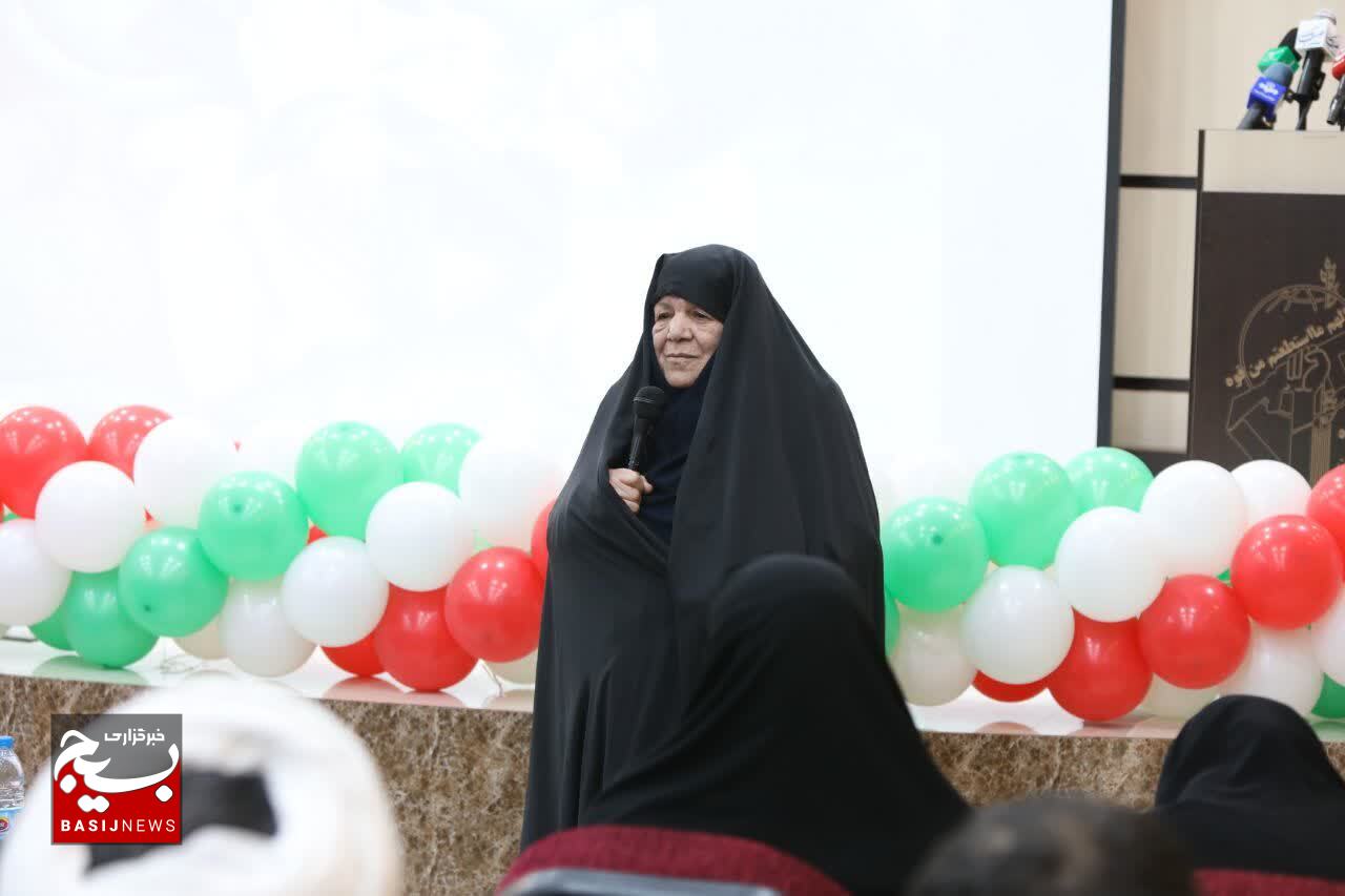 جوانان باید میداندار امور باشند/باید تمرکزمان بر روی تربیت نیروهای مومن و انقلابی باشد جوانان باید میداندار امور باشند/باید تمرکزمان بر روی تربیت نیروهای مومن و انقلابی باشد