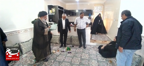 دیدار با خانواده شهید ابراهیم زمانی در دلوار دیدار با خانواده شهید ابراهیم زمانی در دلوار