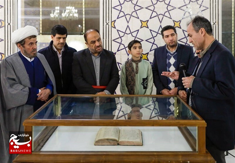 رونمایی از نسخه ۳۴۴ ساله خطی «مناقب مرتضوی» عالم سنی در مدح امام علی علیه السلام رونمایی از نسخه ۳۴۴ ساله خطی «مناقب مرتضوی» عالم سنی در مدح امام علی علیه السلام