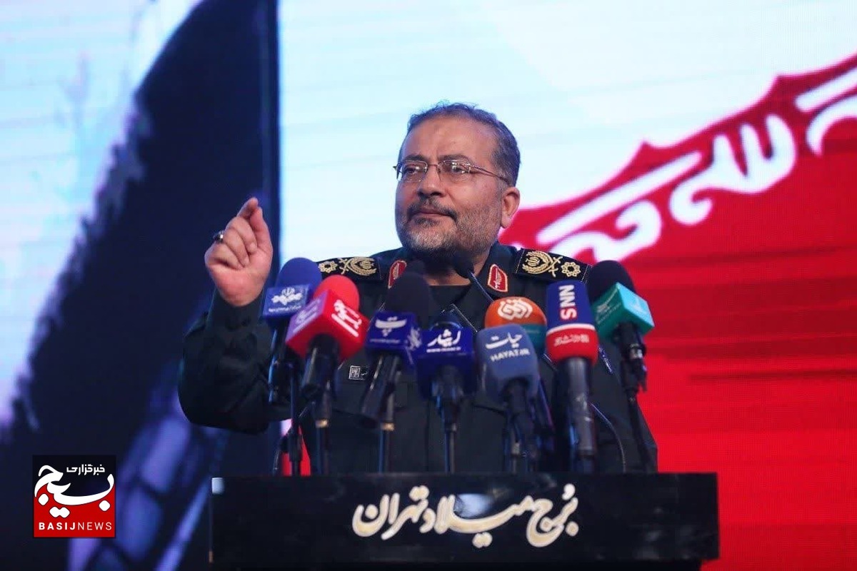 جمهوری اسلامی الگوی جدید مورد توجه مسلمانان و آزادی‌خواهان جهان قرار گرفته است/۲۴ هزار شهید تهران محور اصلی مقاومت ملت ایران هستند