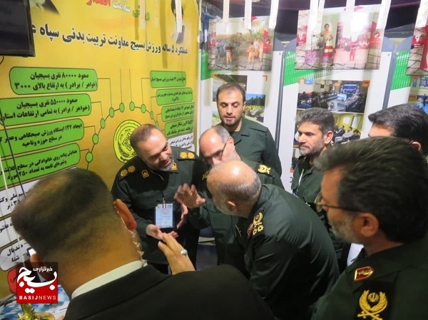 بازدید سردار سلامی از غرفه تربیت بدنی سپاه عاشورا