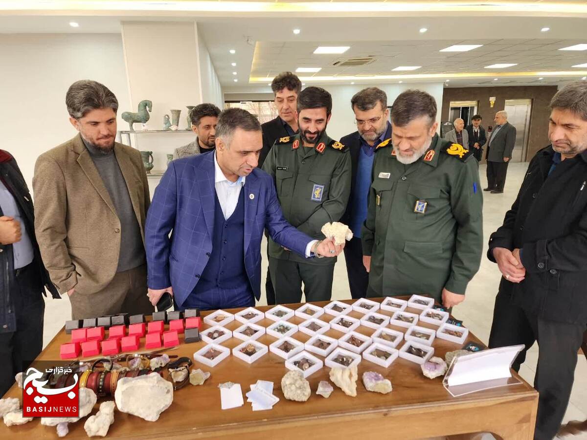 بازاریان و اصناف پشتیبان ملت در ایام مختلف انقلاب بوده اند+عکس
