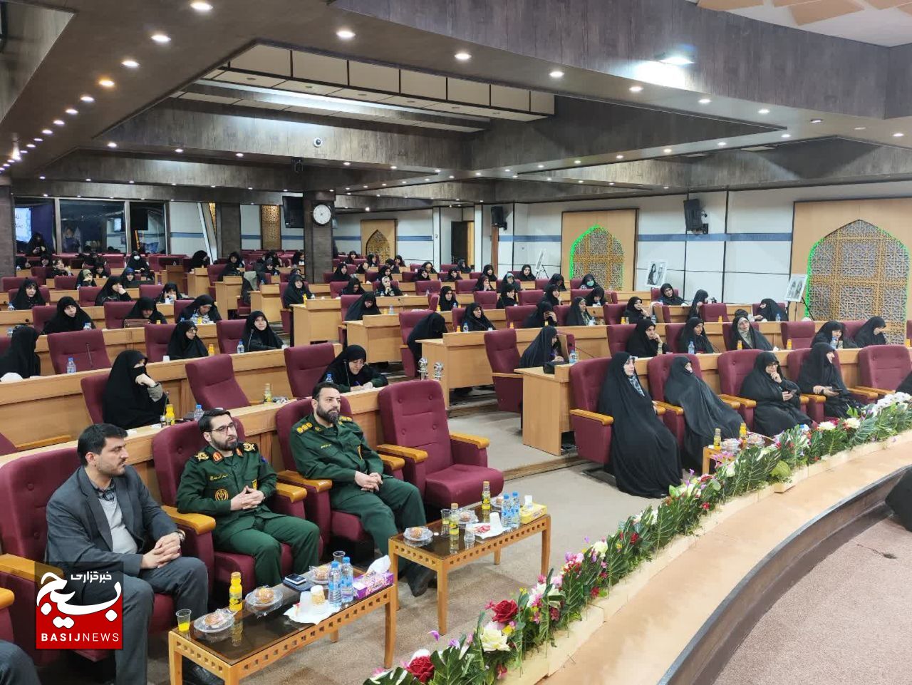 بانوان در جامعه و خانواده نقش مهم و تأثیرگذاری دارند
