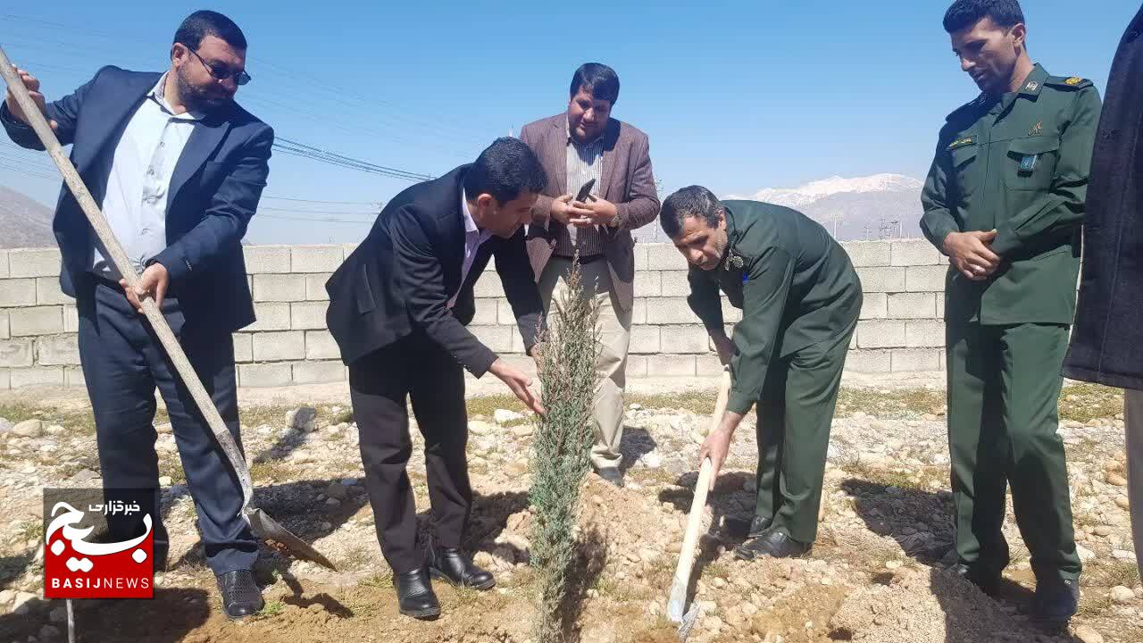 کاشت بیش از 2 هزار نهال در شهرک ها و نواحی صنعتی کهگیلویه وبویراحمد