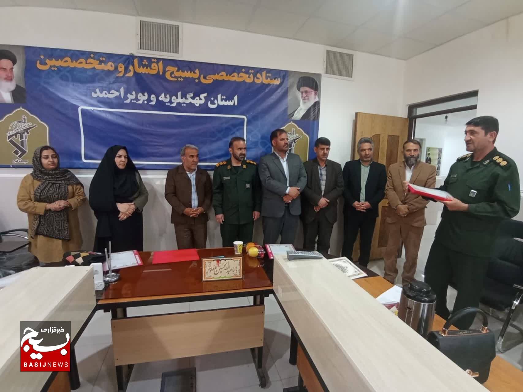تجلیل از هنرمندان برتر دومین جشنواره صنایع دستی بسیج در یاسوج