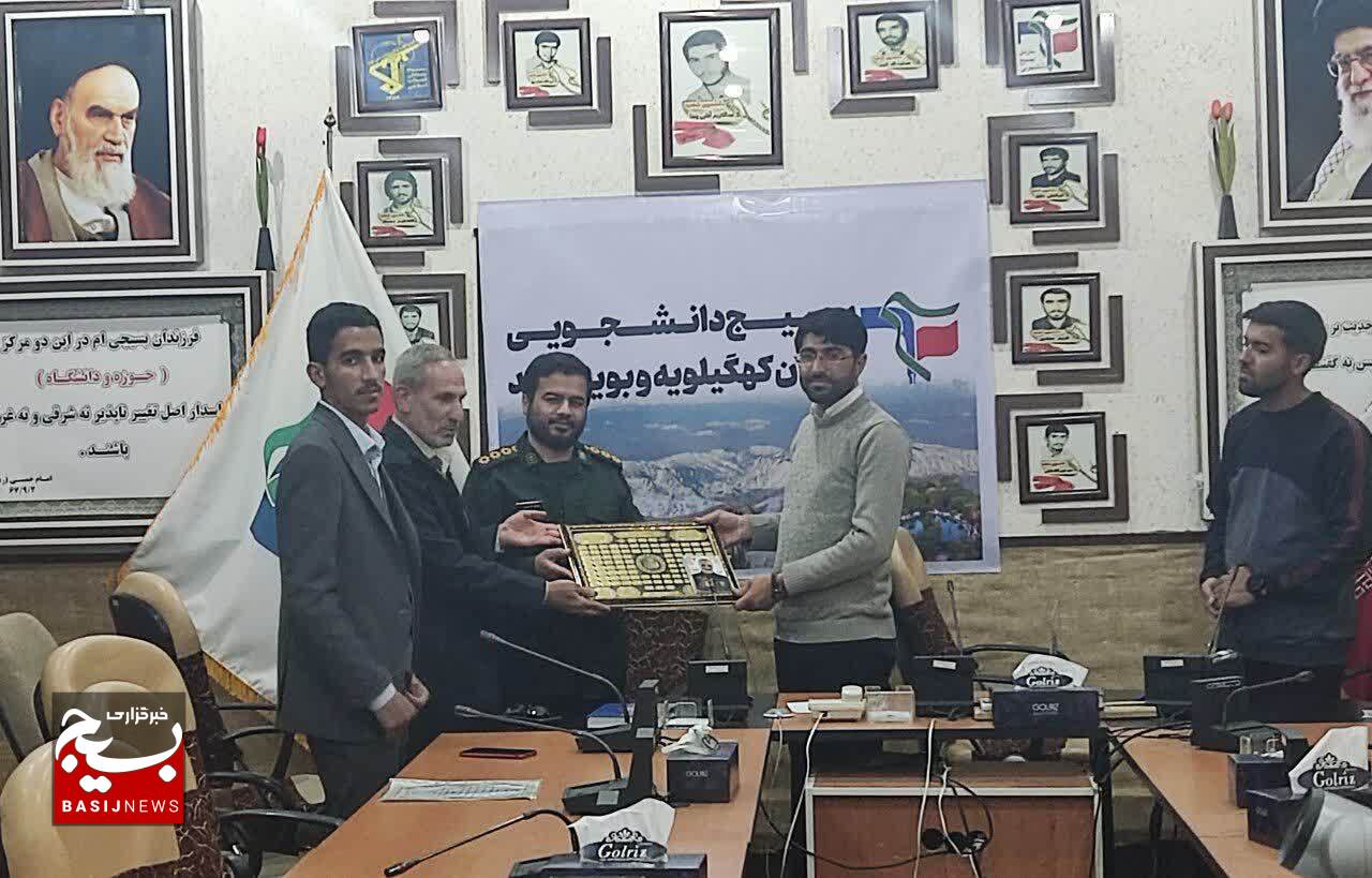 دیدار کارکنان سازمان بسیج دانش آموزی با مسئول بسیج دانشجویی استان دیدار کارکنان سازمان بسیج دانش آموزی با مسئول بسیج دانشجویی استان