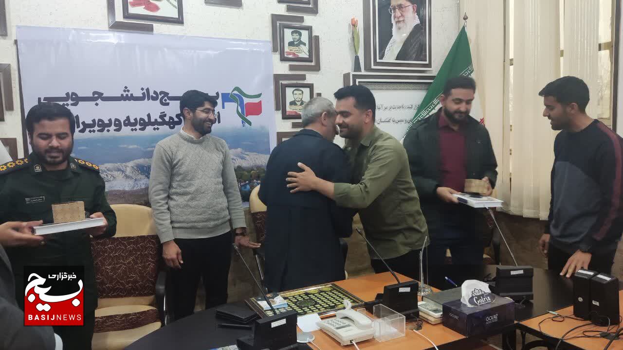دیدار کارکنان سازمان بسیج دانش آموزی با مسئول بسیج دانشجویی استان دیدار کارکنان سازمان بسیج دانش آموزی با مسئول بسیج دانشجویی استان