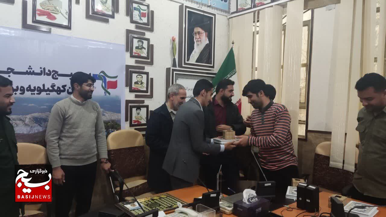 دیدار کارکنان سازمان بسیج دانش آموزی با مسئول بسیج دانشجویی استان دیدار کارکنان سازمان بسیج دانش آموزی با مسئول بسیج دانشجویی استان