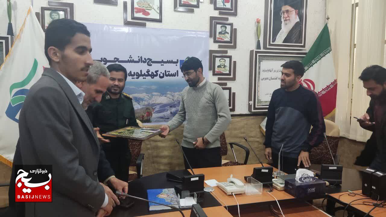 دیدار کارکنان سازمان بسیج دانش آموزی با مسئول بسیج دانشجویی استان دیدار کارکنان سازمان بسیج دانش آموزی با مسئول بسیج دانشجویی استان
