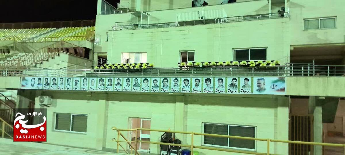 از مقام شامخ شهدای غریب در اسارت قزوین توسط بازیکنان دو تیم فوتبال تجلیل می شود