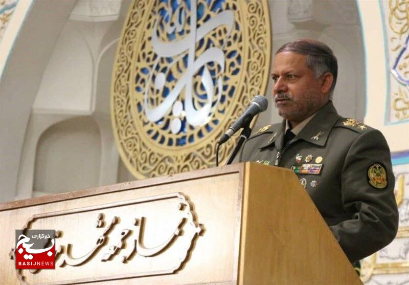 اتحاد بین سپاه و ارتش ناگسستنی است/شعار «ارتشی، سپاهی، یک ارتش الهی» هنوز پا برجاست