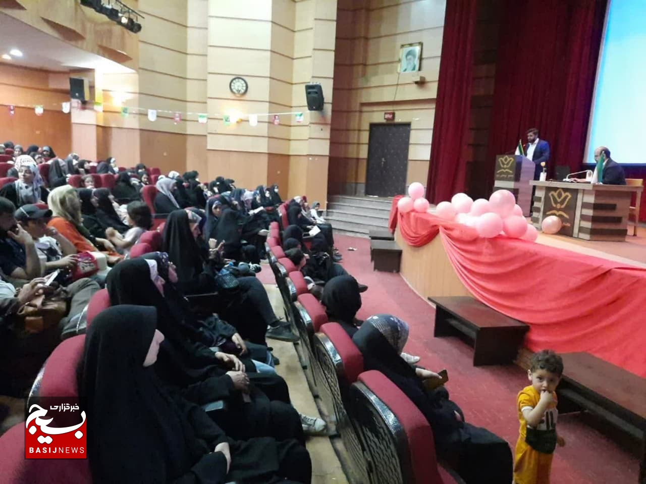 اردوی نجومی بسیجیان حوزه حضرت فاطمه(س) در رصد خانه و نمایشگاه کانون مریم قم