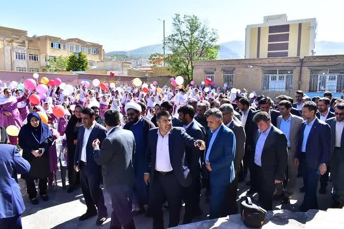 تجدید میثاق معلمان با آرمان‌های انقلاب و شهدا در کهگیلویه و بویراحمد/  زنگ سپاس معلم در مدارس استان نواخته شد