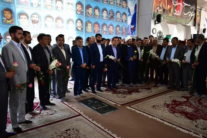 تجدید میثاق معلمان با آرمان‌های انقلاب و شهدا در کهگیلویه و بویراحمد/  زنگ سپاس معلم در مدارس استان نواخته شد