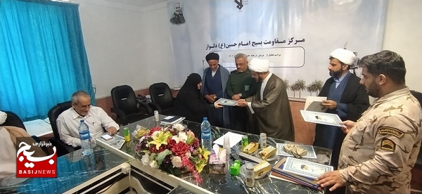 مراسم تجلیل از مربیان بمناسبت هفته عقیدتی سیاسی در دلوار برگزار شد