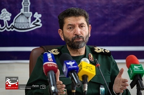 کارگران با الهام گرفتن از مکتب حاج قاسم سلیمانی در «جنگ اقتصادی» و «تولید» ایفای نقش می‌کنند