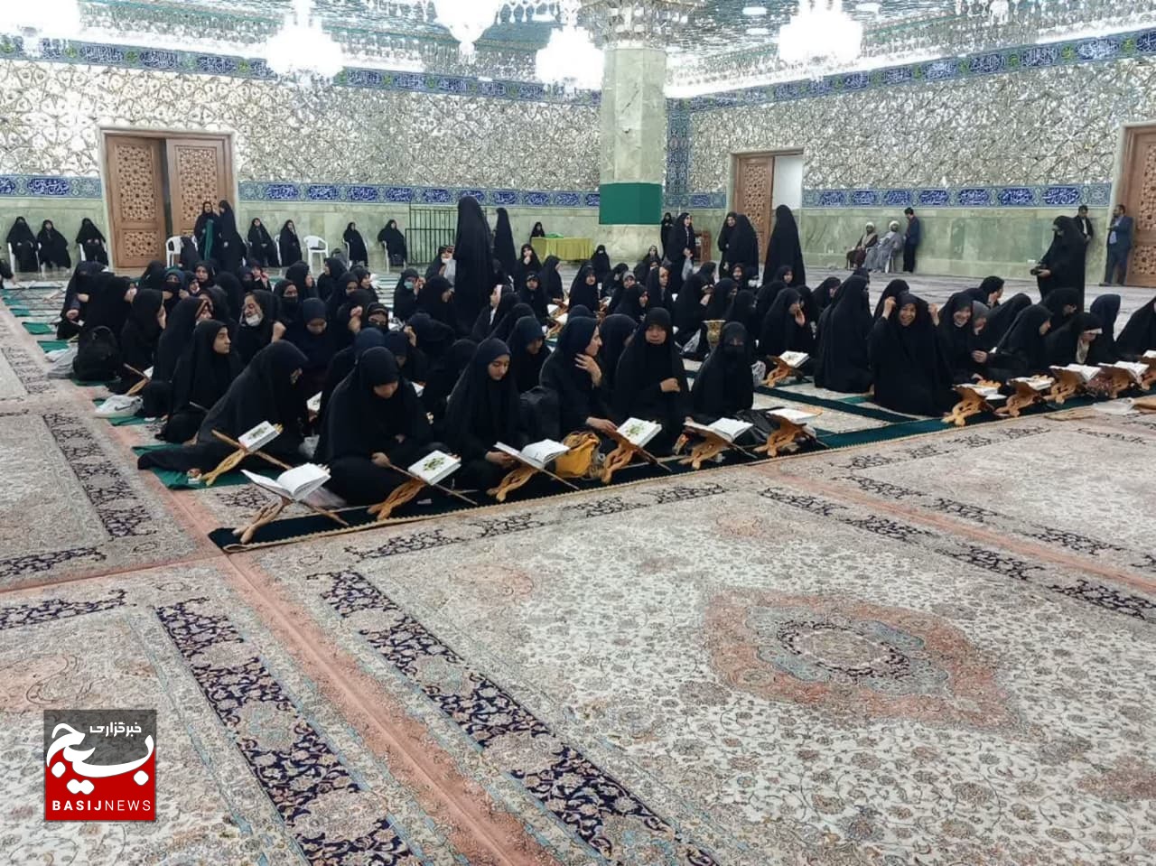 دختران برگزیده مسابقات قرآن، عترت و نماز  ناحیه یک آموزش‌وپرورش قم تجلیل شدند